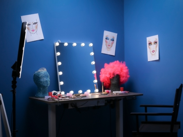 Azienda storica, produzione postazioni per trucco e specchi illuminati